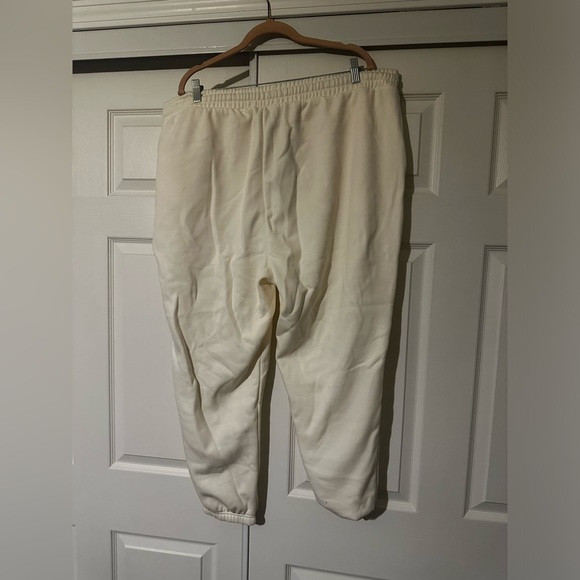 Fabletics fleece lined jogger sweatpants - Picture 2 of 3